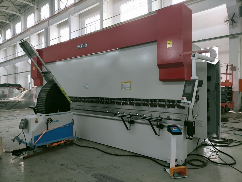 บล็อกบริษัทล่าสุดเกี่ยวกับ ตารางการเลือกเครื่องพับไฮดรอลิก CNC (คู่มือเปรียบเทียบรุ่น)