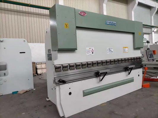 125T แรง CNC ไฮดรอลิก เบรก WE67K125/3200 สําหรับการผลิตโลหะ