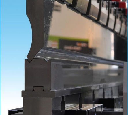 ซื้อ 42CrMo LVD Press Brake Toolings ความยาว 3.2M แผ่นเหล็กดัดด้านล่าง die online manufacture