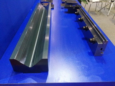 ซื้อ เครื่องดัดงอ 6m Long Press Brake Punching Die Heat Treatment 60HRC online manufacture