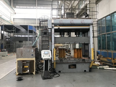Servo Drive CNC Hydraulic Press Unit โต๊ะทำงานยาว 2 ม. พร้อมช่อง T Type