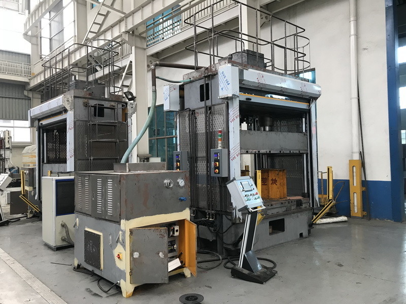 Servo Drive CNC Hydraulic Press Unit โต๊ะทำงานยาว 2 ม. พร้อมช่อง T Type