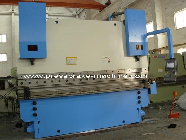 7000KG โลหะแผ่นบราคดันกับระบบควบคุม PLC 1 ปี
