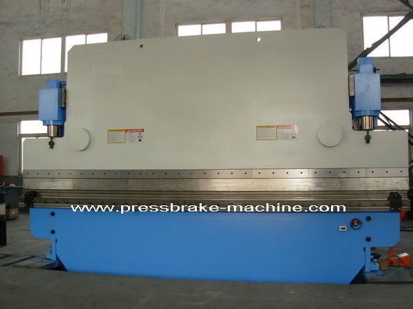 7000KG โลหะแผ่นบราคดันกับระบบควบคุม PLC 1 ปี