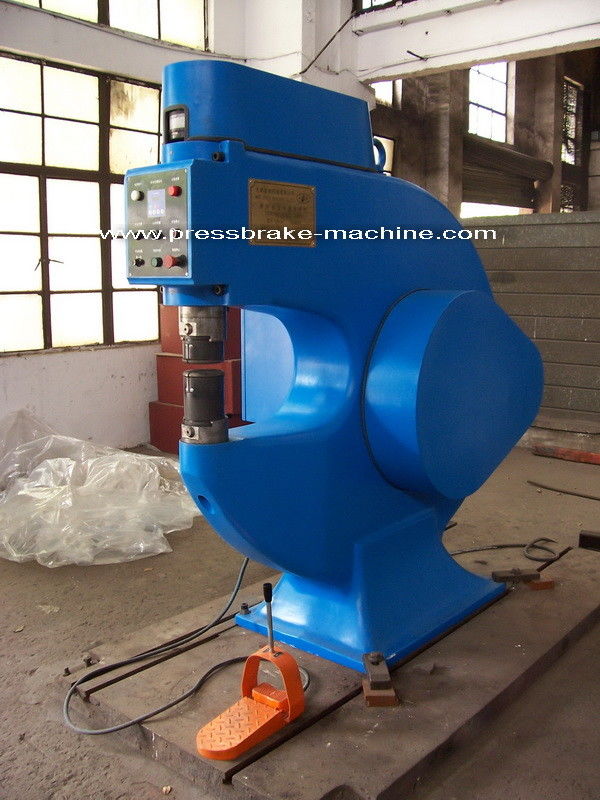 เครื่องกระชับเหล็กโลหะ Kraftformer CX08-665 กระบวนการหมัดหมัด
