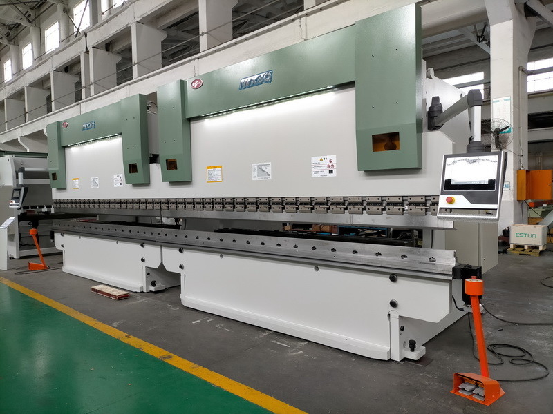 4000m ยาว CNC Tandem Press Brake เครื่องมือเครื่องจักร Single V ด้านล่าง Die Bend 5 มม