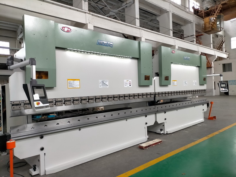4000m ยาว CNC Tandem Press Brake เครื่องมือเครื่องจักร Single V ด้านล่าง Die Bend 5 มม