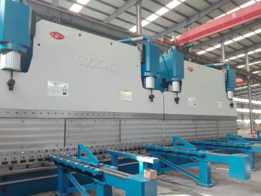 อัตโนมัติ 1300T CNC ทันเดม ไฮดรอลิก ปั่นเบรค 415V / 50Hz ความยาวโค้ง 20 เมตร