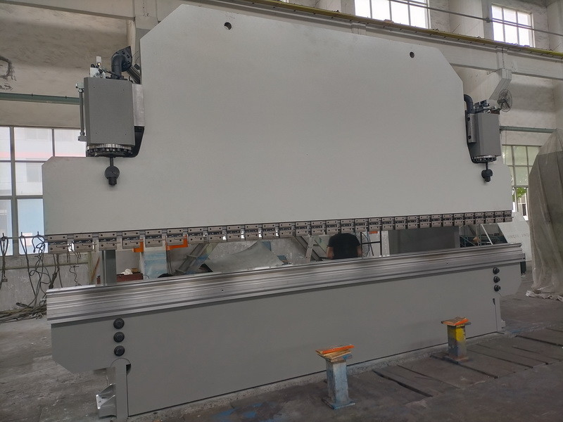 600T CNC ไฮดรอลิก พรีสเบรค ความยาว 14m สําหรับบิดและการปั้นแผ่นโลหะ