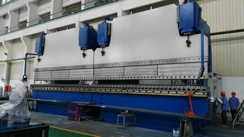 ความเร็วสูง 1500 ตัน CNC Tandem Press Brake Machine 400 มิลลิเมตร สล็อค 300 มิลลิเมตร ความสูงเปิด