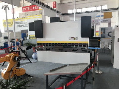 ผนังเหล็ก CNC เครื่องบิดเบรคดันไฮดรอลิก 130T บิดแผ่นโลหะ