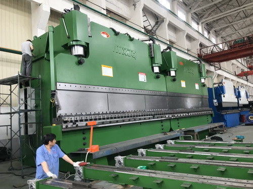 1200 ตัน LVD CNC Tandem Press Brake Machine 100- 3000 ตัน ความยาวตาราง 2 - 12m