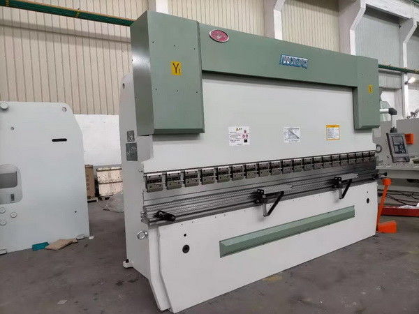 125T แรง CNC ไฮดรอลิก เบรก WE67K125/3200 สําหรับการผลิตโลหะ